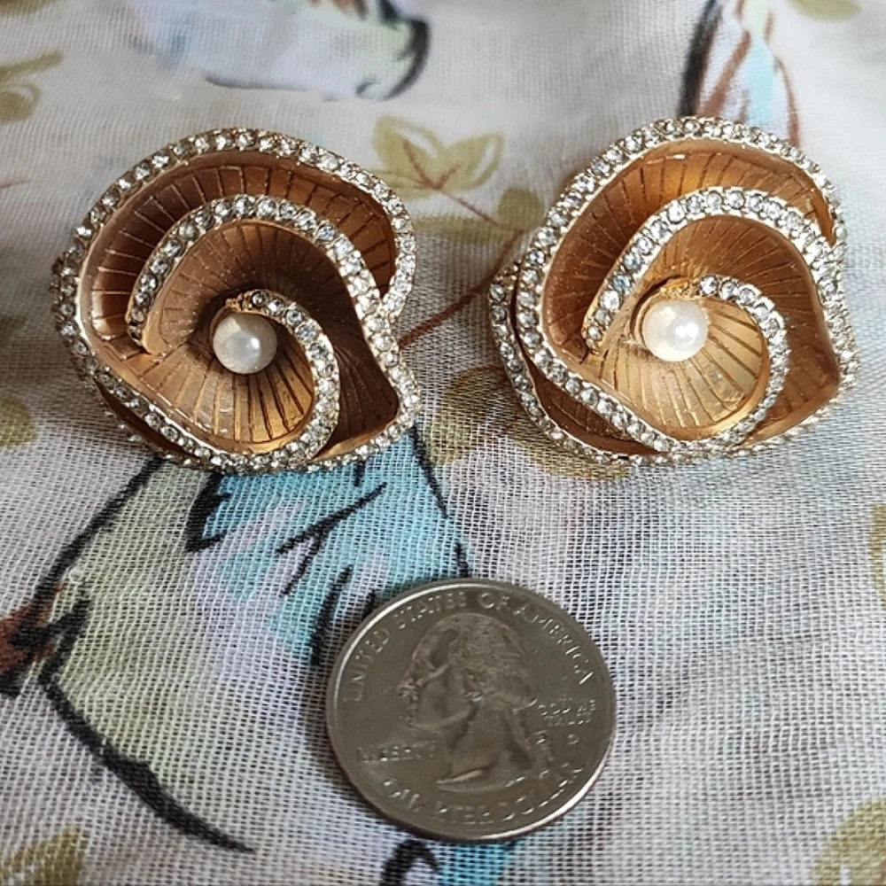 Unsigned Designer Brushed Matte Gold Tone Flower Faux Pearl Clip Earrings Ciner?